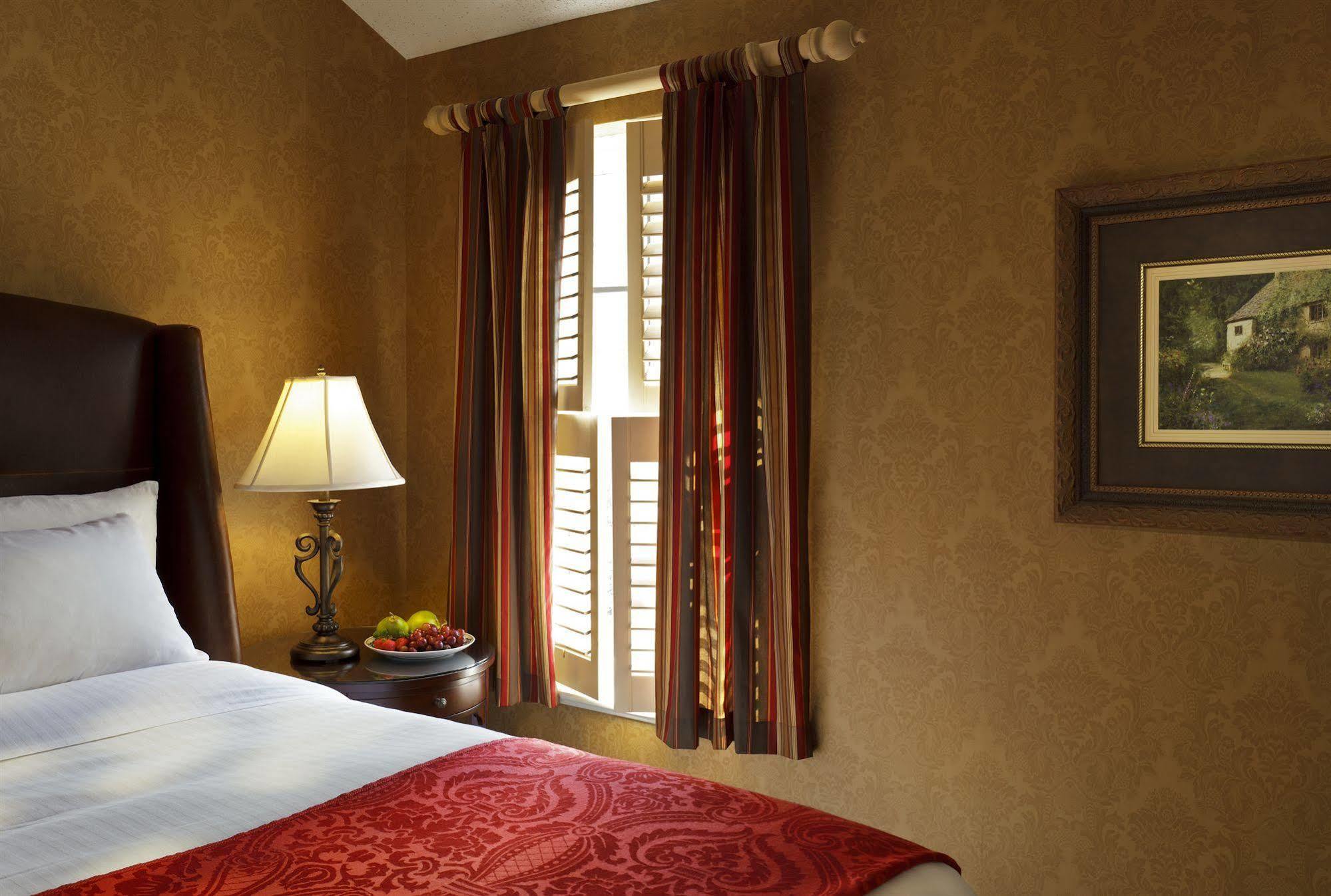 Seven Gables Inn, St Louis West, A Tribute Portfolio Hotel Clayton Habitación foto